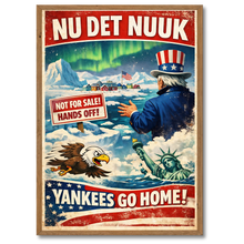 Indlæs billede til gallerivisning Nu det Nuuk! Yankees go home plakat Plakana 21x30 cm (A4) Mørk egetræ
